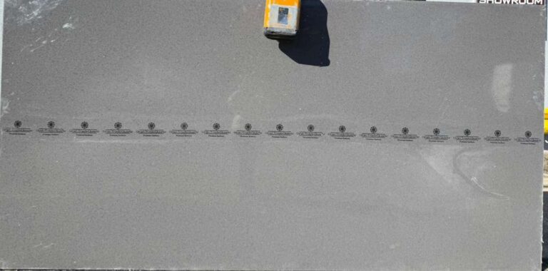 GREY CRYSTAL LOT 7955