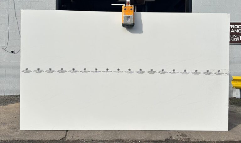 ULTRA WHITE QUARTZ - LOT 8247